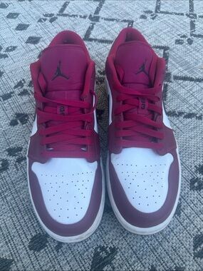 Jordan 1 Low - Noble Red